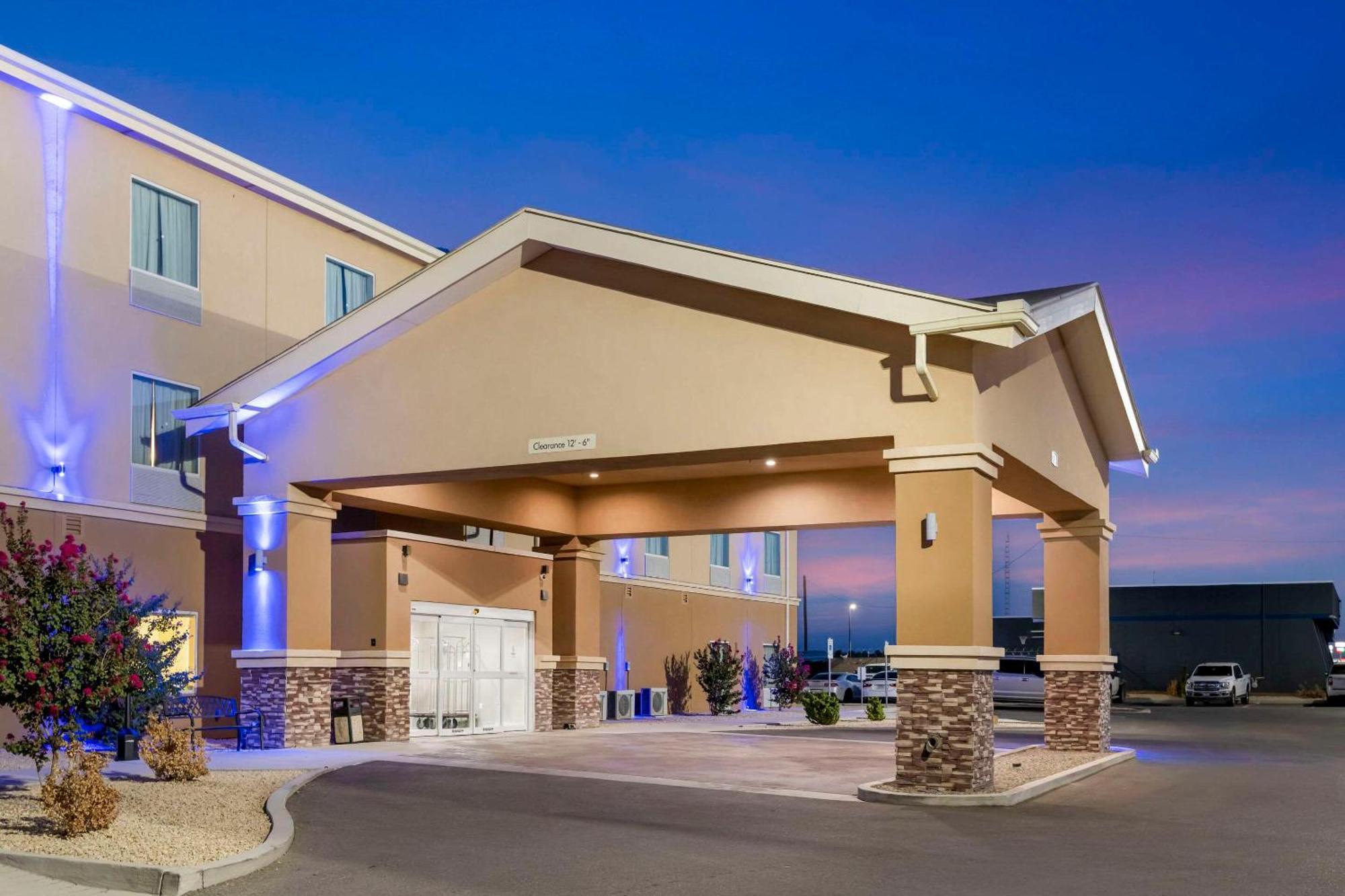 Quality Inn & Suites Carlsbad Caverns Area Exterior foto