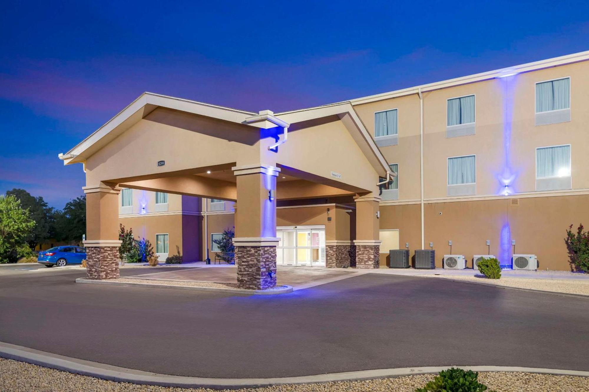 Quality Inn & Suites Carlsbad Caverns Area Exterior foto